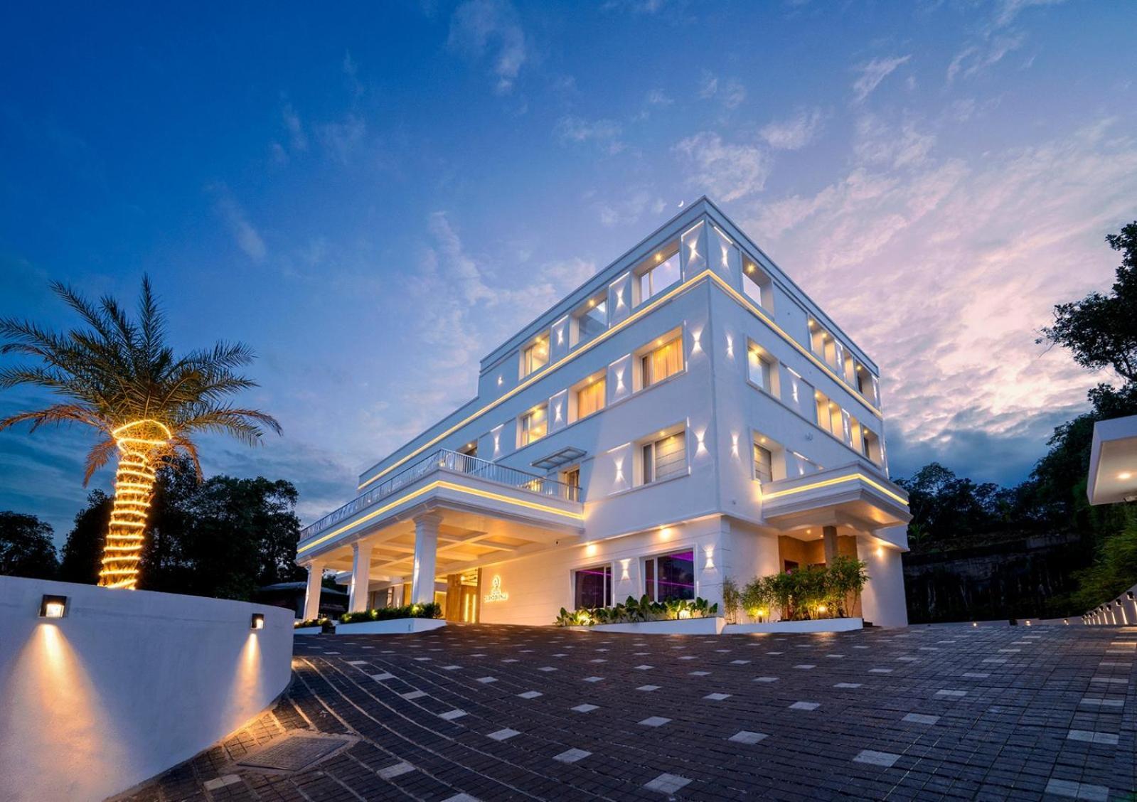 Hotel Grand Avenue Pambadi Exterior foto